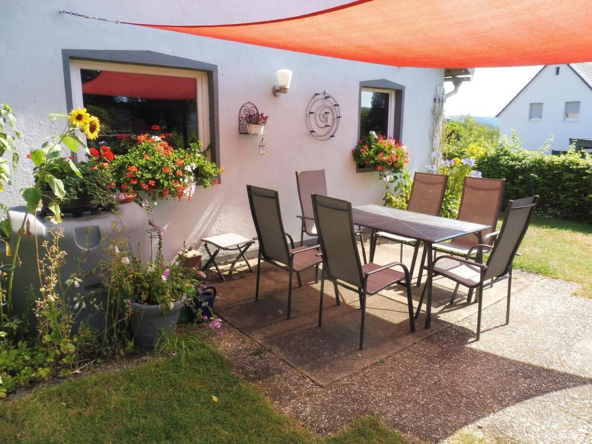 Apartment With Terrace And Pool In The Garden Pracht المظهر الخارجي الصورة