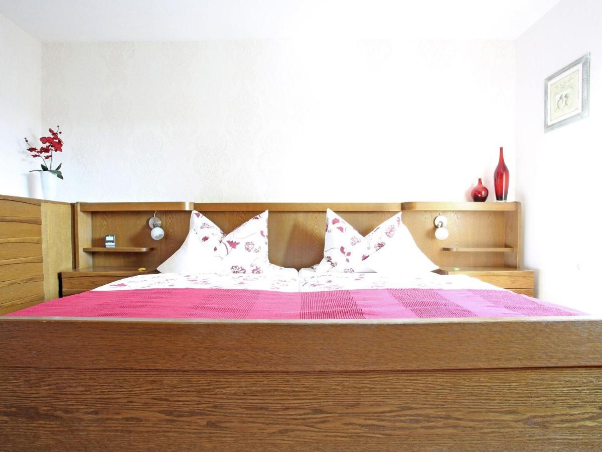 Apartment With Terrace And Pool In The Garden Pracht المظهر الخارجي الصورة